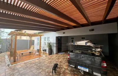 Casa com 3 quartos à venda na Rua Laurinda Pereira, 87, Monte Belo, Londrina