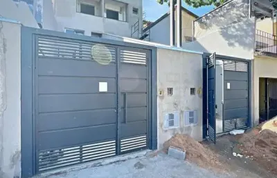 Sobrado com 2 suítes e acabamento sofisticado à venda na bortolândia – 2 vagas!