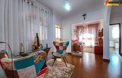 Casa à venda, 3 quartos, 1 suíte, 4 vagas, das oliveiras - divinópolis/mg