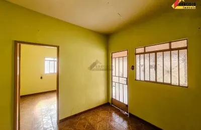 Casa com 2 quartos à venda no São Luís, Divinópolis 