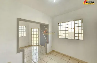 Casa à venda, 2 quartos, 2 vagas, vale do sol - divinópolis/mg