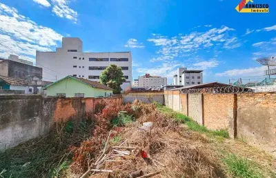 Terreno à venda no Centro, Divinópolis 