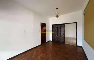 Casa com 3 quartos para alugar no São José, Divinópolis 