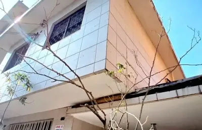 Sobrado isolado com quintal amplo na ponta da praia – 3 dorms (1 suíte)