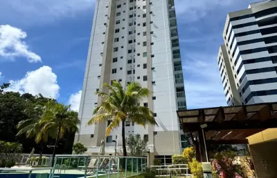 Apartamento reformado e decorado no natura – alphaville 1 | 2 quartos + dependência | andar alto com vista verde