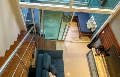 Loft de luxo com vista mar em patamares – mobiliado e nascente total!
