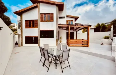 Casa à venda no itaigara | 4 suítes | 310m² construídos | piscina privativa