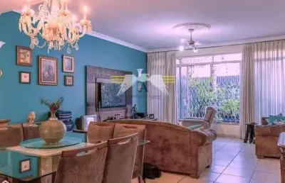 Sobrado a venda 3 andares 264m², 3 dormitórios, sendo 1 suíte com vaga de garagem, localiozado na r