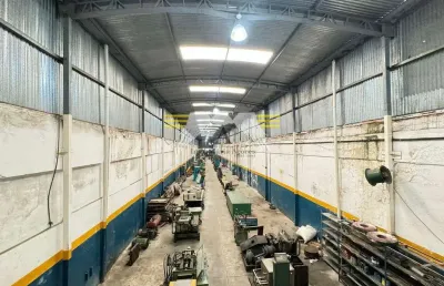 Extraordinário galpão de 1.770 m² com infraestrutura sensacional para venda e locação, localização
