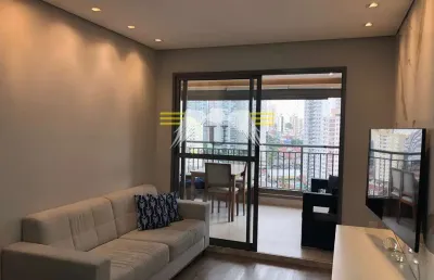 Apartamento seminovo e semimobiliado, de 68m², com varanda gourmet e duas vagas de garagem, à venda