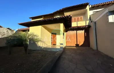 Sobrado com 4 (quatro) dormitórios, localizado no bairro bela vista.