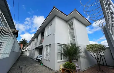 Sobrado de 02(dois) dormitórios, sendo 01 (uma) suíte.