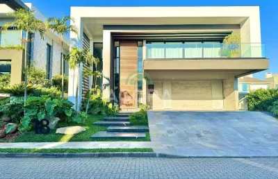 Sobrado luxuoso mobiliado em condomínio fechado de alto padrão.