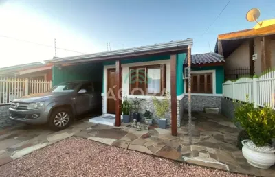 Casa térrea semi-mobiliada, com 3 (três) dormitórios, localizada no bairro ozanan.