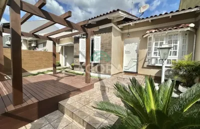 Casa térrea com 3 (três) dormitórios, sendo 1 (uma) suíte, localizada no bairro moinhos de vento.