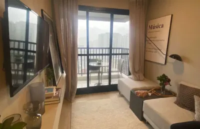 Apartamento 2 dormitórios ao lado da estação são judas pronto