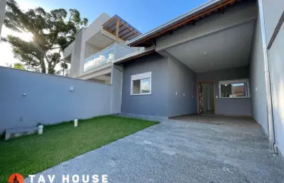 Casa à venda em balneário piçarras - sc com 03 dormitórios à 600 metros da praia