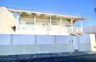 Casa no centro de balneário piçarras -  para venda ou troca por imóvel em gaspar
