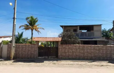 Casa à venda no bairro praça da bandeira em araruama/rj