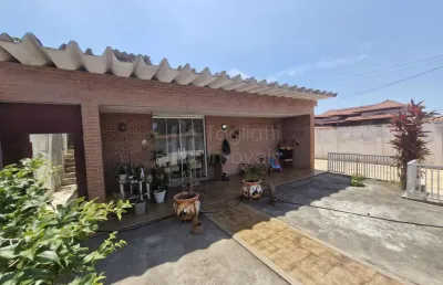 Casa com 3 quartos à venda na Rua Sol Nascente, 555, Outeiro, Araruama