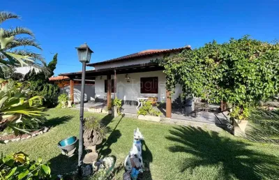Ótima casa linear com piscina em condomínio fechado em praia seca