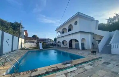 Imóvel completo – 3 casas + piscina + área gourmet!
