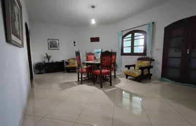 Casa com 7 quartos à venda em Parati, Araruama 
