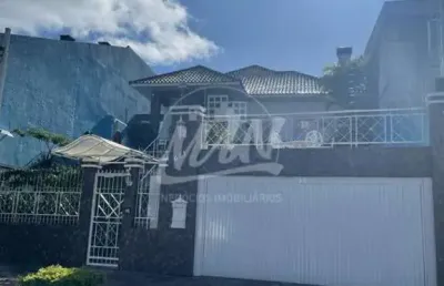 Casa na vila assunção, térrea living amplo com lareira, sala de   jantar,cozinha com armarios, suíte com hidro, 3 dormitórios, anexo com churrasqueira, e patio. 1.650.000,00 !! venha visitar !