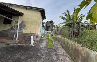Térreno com 390m² com 5 casas pequenas execelente para investimento. agende sua visita e venha conhecer. f: 51 98410.2913