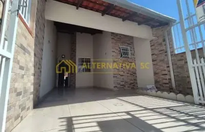 Casa à venda com 02 quartos sendo 01 suíte em itacolomi - balneário piçarras - sc