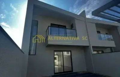Sobrado à venda com 03 quartos sendo 01 suíte em itacolomi, balneário piçarras, santa catarina