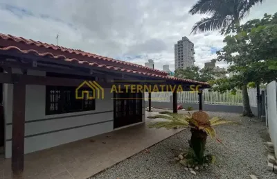 Casa 3 quartos com suíte aluga mensal em itacolomi, balneário piçarras