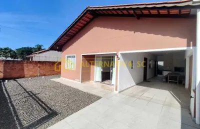 Linda casa à venda com 4 quartos sendo 1 suíte em itacolomi, balneário piçarras