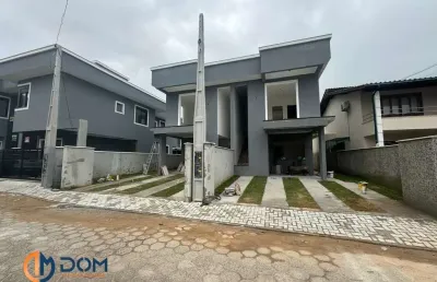 Sobrado com 129m² à aproximadamente 2,5km da praia dos ingleses.