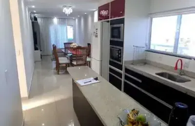 Cobertura mobiliada com 170m² á aproximadamente 600 metros da praia dos ingleses