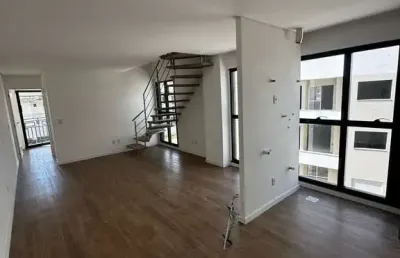 Apartamento duplex de 102m² à aproximadamente 900 metros da praia dos ingleses.