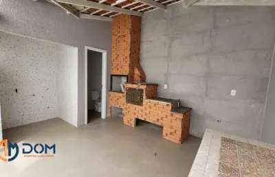 Sobrado com 90m² de área construída, aproximadamente 2500 metros da praia dos ingleses, florianópolis/sc.