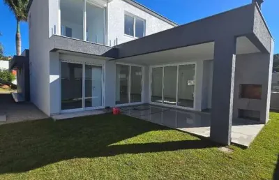 Casa alto padrão com 220m² á aproximadamente 2km da praia da cachoeira do bom jesus