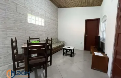 Casa 02 dormitórios com 02 vagas de garagem em residencial familiar