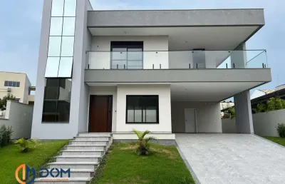 Casa alto padrão localizada em condomínio fechado na região dos ingleses!