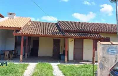 Casa com 90m² mobiliada á aproximadamente  2,6km da praia dos ingleses.