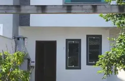 Sobrado padrão com 85m² á aproximadamente 9 km da praia dos ingleses.