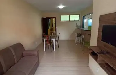 Oportunidade de apartamento frente para avenida. 100 metros da praia.