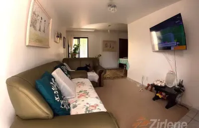 Apartamento 02 quartos de  fundos em prédio a beira mar.