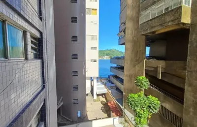 Amplo apto com 110m2, 02 dorms, dependência  completa, 02 entradas, 01 vaga demarcada, a 50 m da praia dos milionários