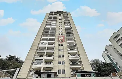 Belo e confortável quarto e sala no alto dos passos