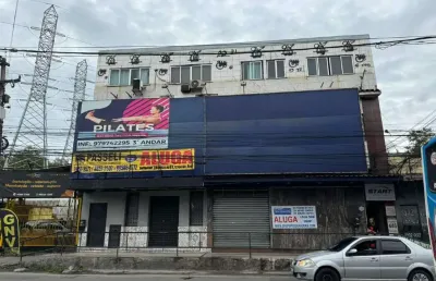 Ótima loja de 270m2 e 3 banheiros para alugar por 8.000,00. rua dr. alfredo backer, nº 446 loja , trindade - são gonçalo - rj