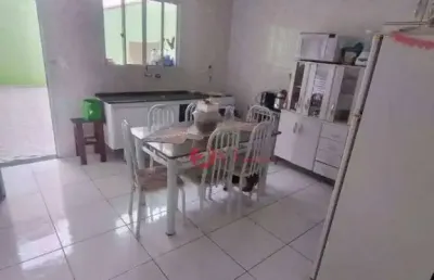 Sobrado com 2 dorms, e suites, garagem para 3 carros, a 10 minutos do metro patriarca