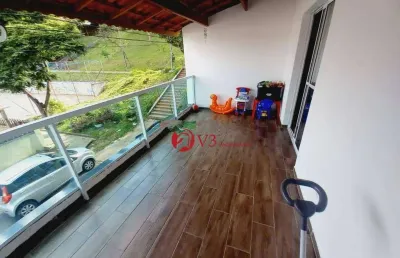 Sobrado a venda no jardim eliane 3 dormitórios sendo 1 suíte, 2 vagas, 150 m²