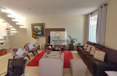 Excelente oportunidade! sobrado em condomínio fechado, 3 quartos ampla sala e 3 vagas